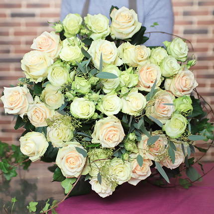 Gros bouquet de roses blanches aquarelle