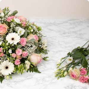 coussin de fleurs rose livraison fleurs de deuil 123fleurs comparaison bloomyrama