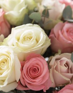 Bouquet de roses pastel monsieur marguerite bloomyrama