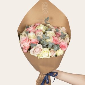 Bouquet de roses pastel monsieur marguerite bloomyrama