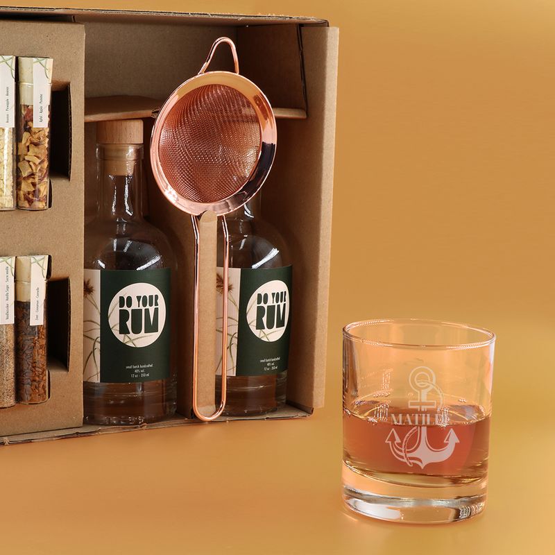 kit de fabrication de rhum et verre proposé par Interflora