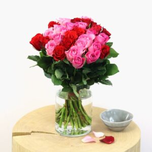 Brassée roses rouges et roses Livraison Interflora comparateur de fleurs bloomyrama