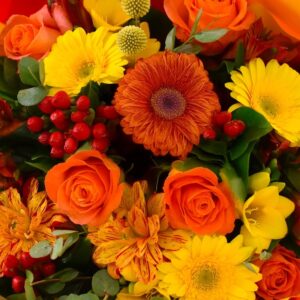 bouquet du fleuriste jaune orange livré par interflora trouvé sur le comparateur de fleurs bloomyrama
