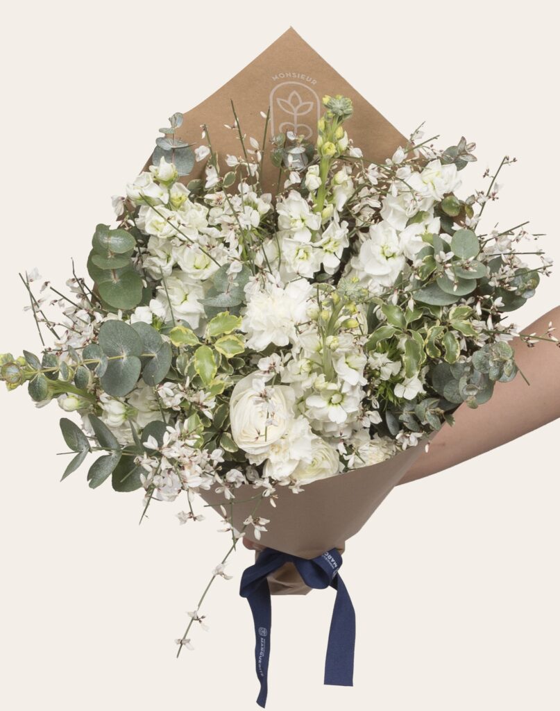 Bouquet de saison blanc livraison Monsieur Marguerite comparateur de fleurs bloomyrama