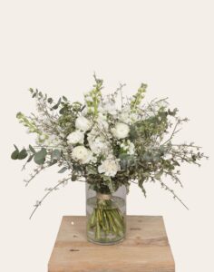 Bouquet de saison blanc livraison Monsieur Marguerite comparaison de fleurs bloomyrama