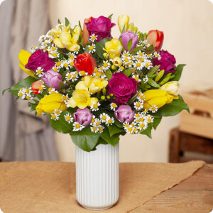 Bouquet coloré Bisou 123fleurs roses tulipes trouvé sur le comparateur de fleurs bloomyrama