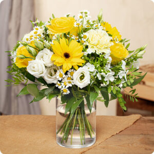 BBouquet Sunlight roses jaunes germinis camomilles bouquet lumineux vu sur le comparateur de fleurs bloomyrama
