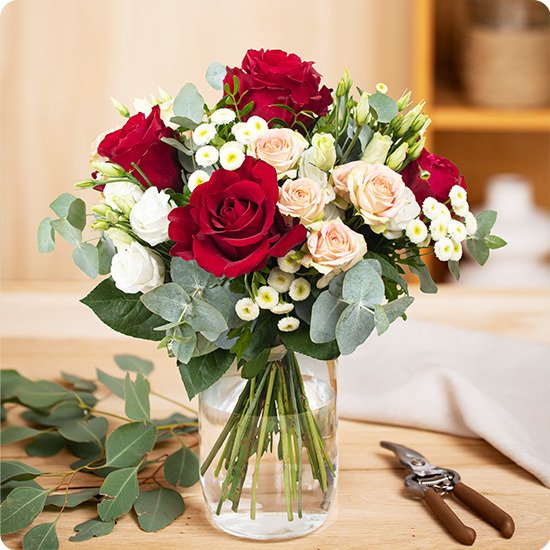 bouquet Opéra roses rouges et roses livré par 123fleurs trouvé sur le comparateur de fleurs bloomyrama