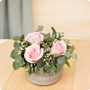 Bouquet roses roses eucalyptus gypsophile contenant gris création artisanale livraison 123fleurs disponible sur bloomyrama