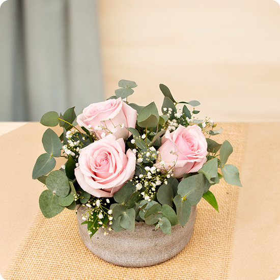 Bouquet roses roses eucalyptus gypsophile contenant gris création artisanale livraison 123fleurs disponible sur bloomyrama