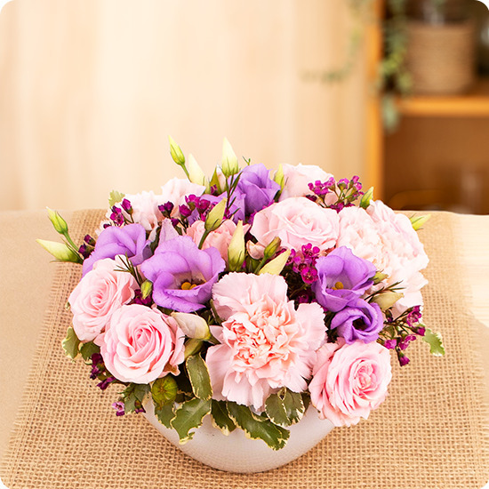 Bouquet Mélia roses branchues œillets lisianthus wax violet contenant blanc création artisanale livraison 123fleurs disponible sur bloomyrama