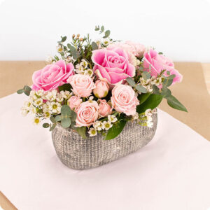 Composition Rosa bouquet délicat de roses roses wax et eucalyptus 123fleurs disponible sur bloomyrama