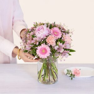 petit bouquet pivoines germinis alstroemerias rose disponible sur le comparateur bloomyrama