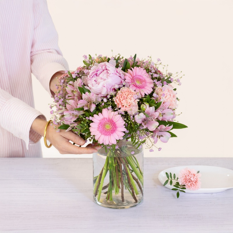 petit bouquet pivoines germinis alstroemerias rose disponible sur le comparateur bloomyrama