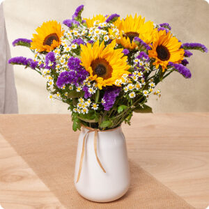 bouquet provence avec fleurs de saison et tournesols 123fleurs disponible sur le comparateur bloomyrama
