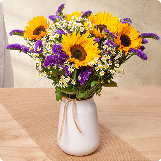 bouquet provence avec fleurs de saison et tournesols 123fleurs disponible sur le comparateur bloomyrama
