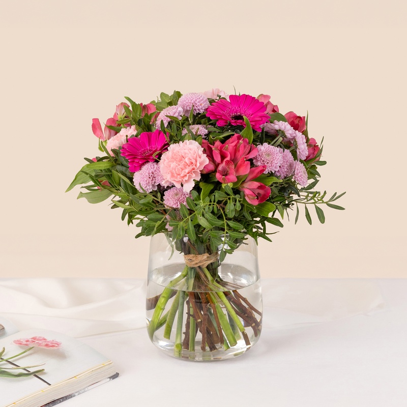 bouquet de fleurs roses avec œillet alstroemeria germini chrysanthème interflora vu sur le comparateur bloomyrama