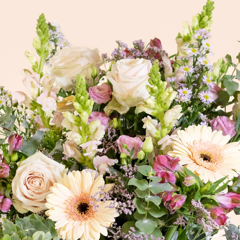 Bouquet du fleuriste pastel Interflora comparateur de fleurs bloomyrama