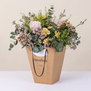 bouquet sorbet champêtre pastel fleurs fraîches et emballage cadeau interflora vu sur le comparateur bloomyrama