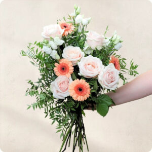 bouquet du bonheur avec roses germinis et lisianthus dans des tons pastel 123fleurs disponible sur le comparateur bloomyrama