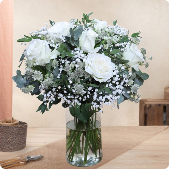 bouquet imperial roses blanches 123fleurs disponible sur le comparateur bloomyrama