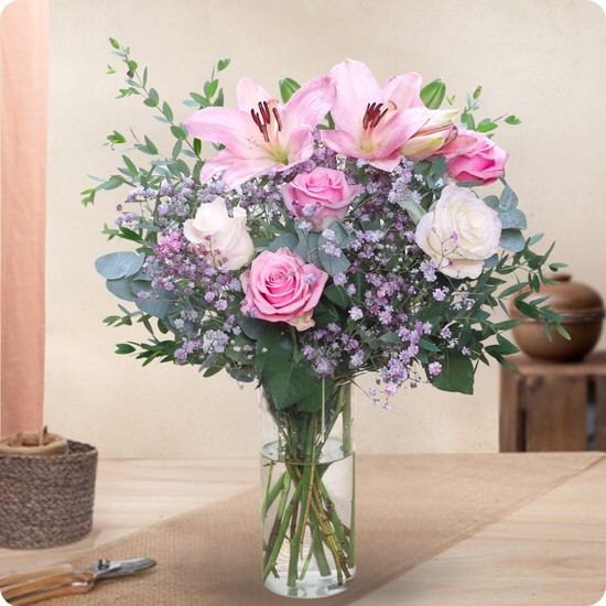 bouquet plaisir lys et roses 123fleurs disponible sur le comparateur bloomyrama