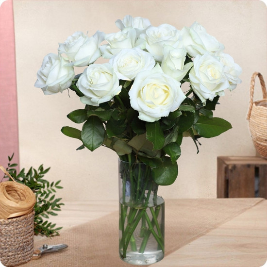 bouquet avalanche roses blanches 123fleurs disponible sur le comparateur bloomyrama