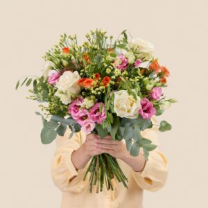 Bouquet lumière matinale prestige roses lisianthus eucalyptus livraison Interflora bloomyrama