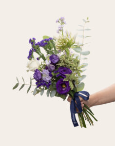 Bouquet bleu et blanc fleurs françaises Monsieur Marguerite comparaison de fleurs bloomyrama