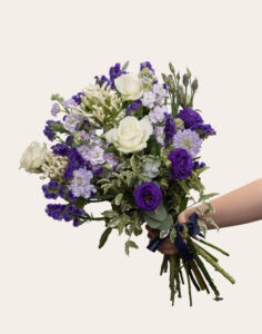 Poignée Bouquet signature fleurs françaises blanches et bleues Monsieur Marguerite vu sur le comparateur bloomyrama