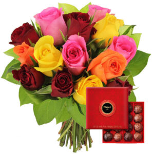 Bouquet 15 roses multicolores et 16 chocolats Maxims Florajet vu sur le comparateur bloomyrama