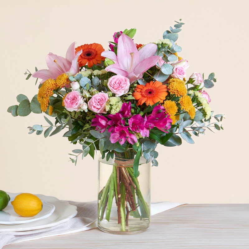 Bouquet coloré fleurs roses et orangées Interflora vu sur le comparateur bloomyrama