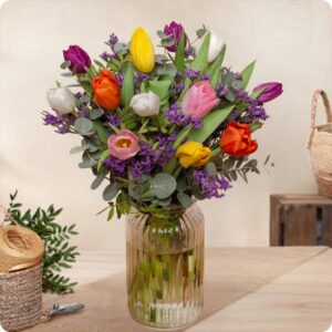 Bouquet tulipes étoilées multicolores feuillage touches florales 123fleurs disponible sur bloomyrama
