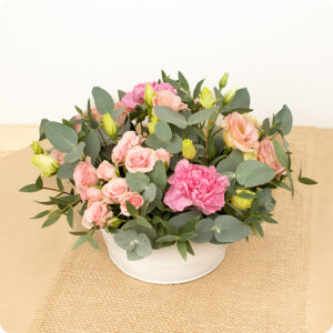 Arrangement Nectar Fleuri roses œillets lisianthus eucalyptus tons roses verts 123fleurs disponible sur bloomyrama
