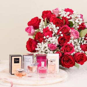 Coffret roses et parfums Lancome bouquet floral élégant et parfumé livraison par Interflora sur le comparateur de fleurs bloomyrama
