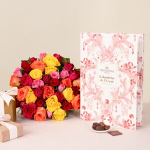 Roses multicolores et calendrier de l'avent Valrhona cadeau floral et gourmand livraison par Interflora sur le comparateur de fleurs bloomyrama