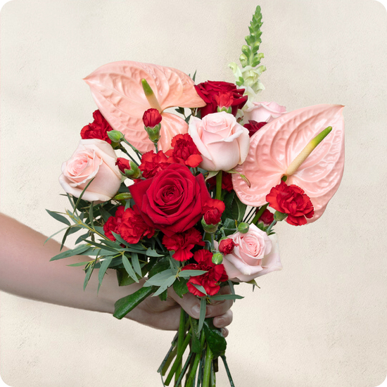 Bouquet Cadeau fleurs fraîches colorées élégant et raffiné livraison par 123fleurs sur le comparateur de fleurs bloomyrama