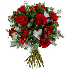 Bouquet nuit de velours avec roses rouges branches de sapin et baies décoratives Florajet disponible sur le comparateur bloomyrama