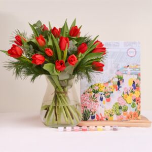 Bouquet de tulipes rouges avec kit peinture sur numéros création artistique florale Interflora disponible sur le comparateur bloomyrama