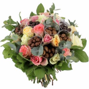 Bouquet de 20 roses pastel accompagné de chocolats raffinés Douceur Gourmande Florajet disponible sur le comparateur bloomyrama