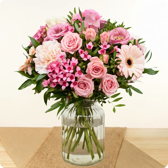 Bouquet rond rose pastel avec roses germini oeillets lisianthus et feuillage 123fleurs disponible sur bloomyrama
