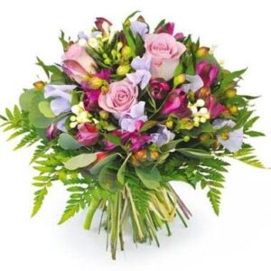 bouquet de roses rose et alstroemerias parmes créé par Agitateur Floral, bloomyrama
