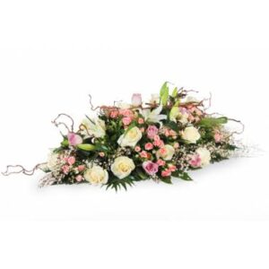 Composition de deuil rose et blanche avec lys roses et gypsophile L'Agitateur Floral vu sur bloomyrama