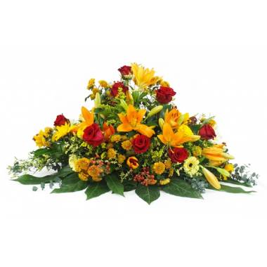 Raquette de deuil orange et rouge avec roses lys et chrysanthèmes L'Agitateur Floral vu sur bloomyrama