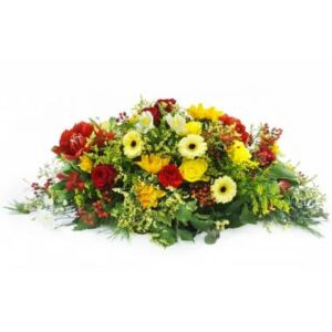 Raquette de deuil colorée avec gerberas roses amaryllis et alstroemerias L'Agitateur Floral vu sur bloomyrama