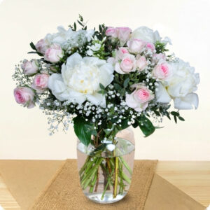 Bouquet rond de pivoines blanches et fleurs roses 123Fleurs disponible sur bloomyrama