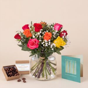 Bouquet de roses multicolores avec chocolats par Interflora disponible sur le comparateur bloomyrama