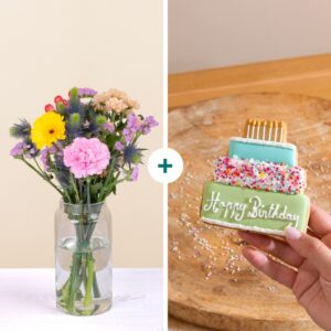 Bouquet multicolore avec biscuit Happy Birthday par Interflora disponible sur le comparateur bloomyrama
