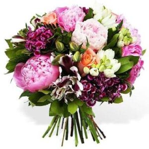 Bouquet Câlin avec pivoines roses et fleurs de saison L’Agitateur Floral disponible sur bloomyrama