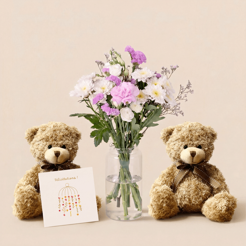Bouquet rose et blanc avec deux oursons par Interflora disponible sur le comparateur bloomyrama